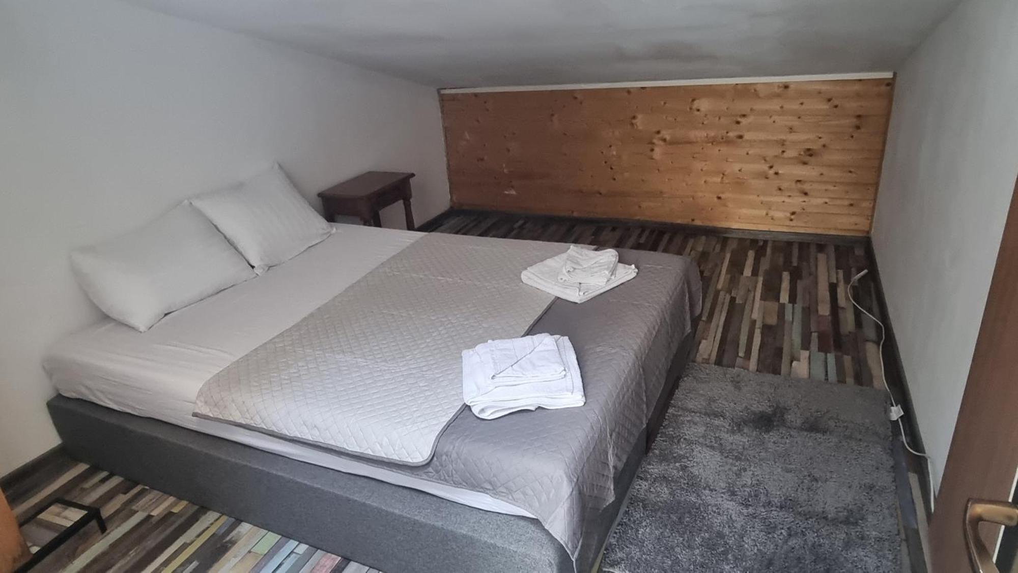 Vila Ris Piata Romana Bukares Bagian luar foto