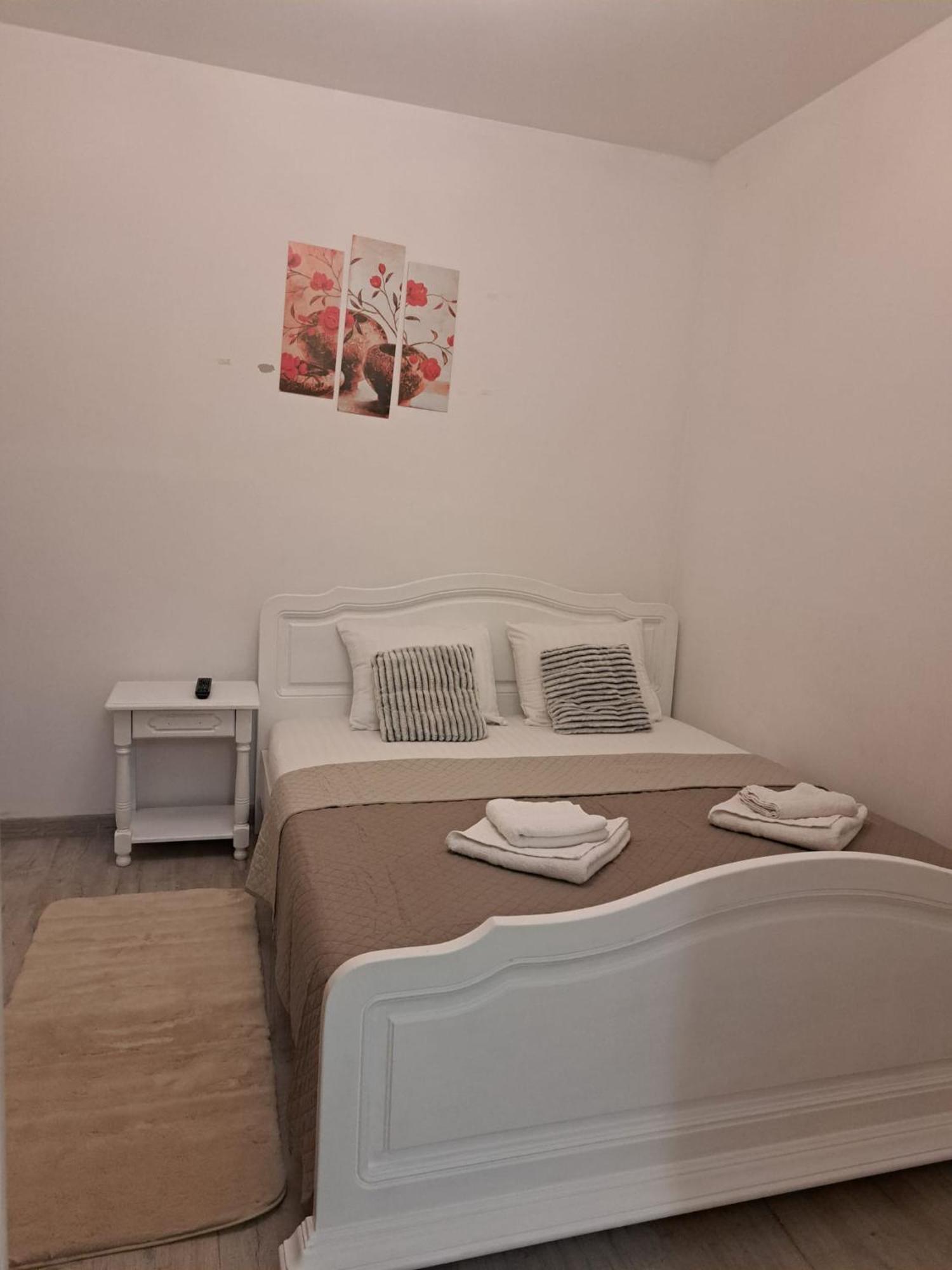 Vila Ris Piata Romana Bukares Bagian luar foto
