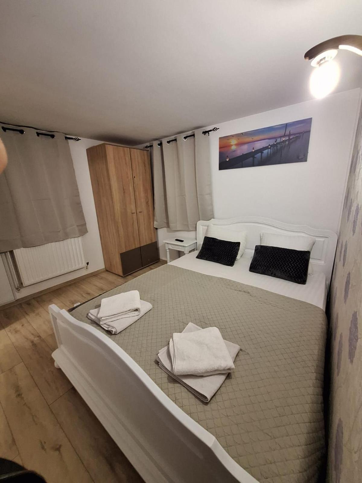 Vila Ris Piata Romana Bukares Bagian luar foto